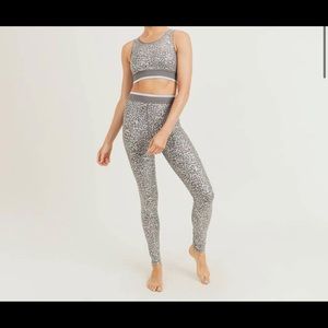 NWT Mono B. Adelina Silver Foil Cheetah Leggings yoga workout